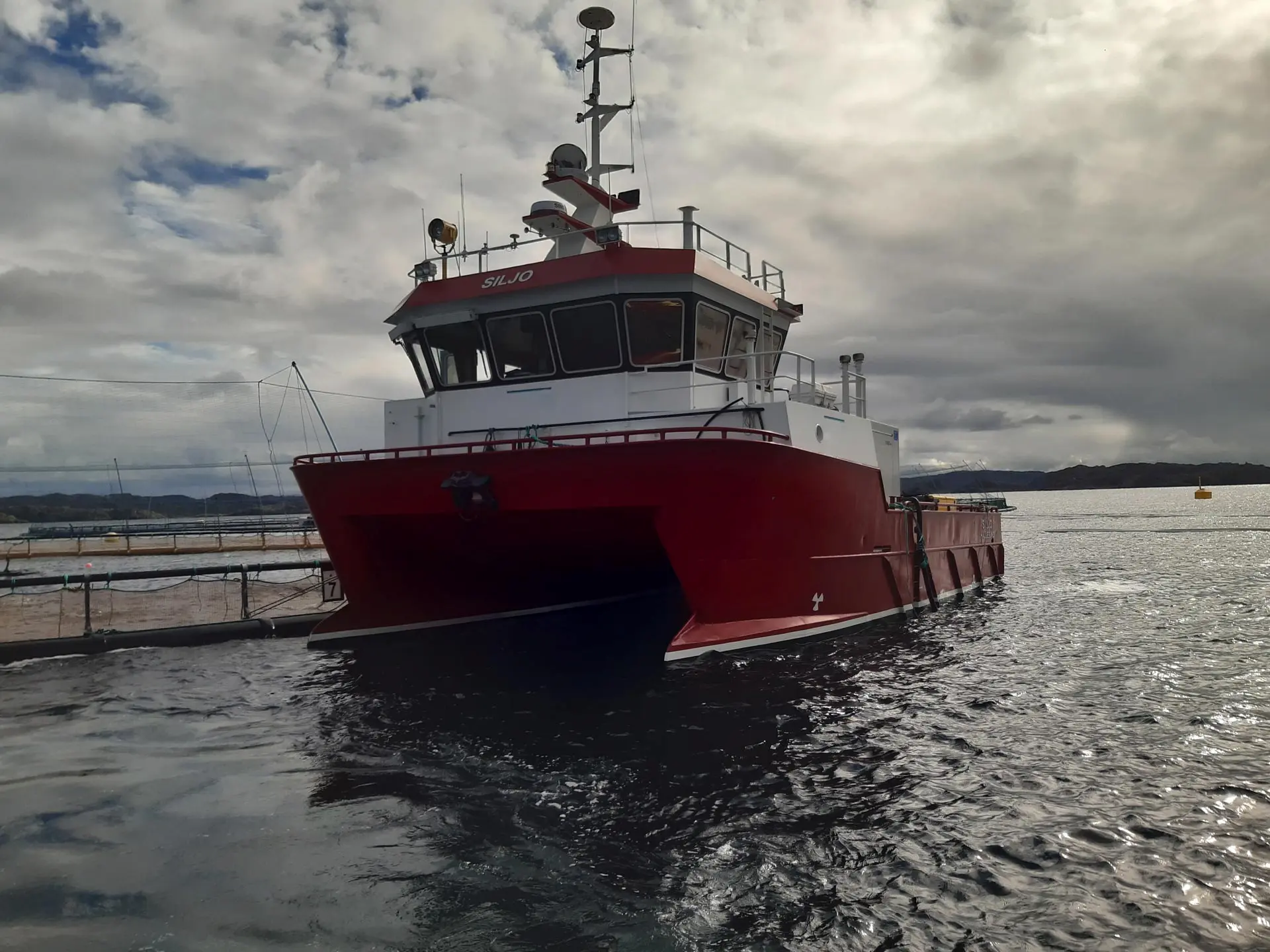 Service boat